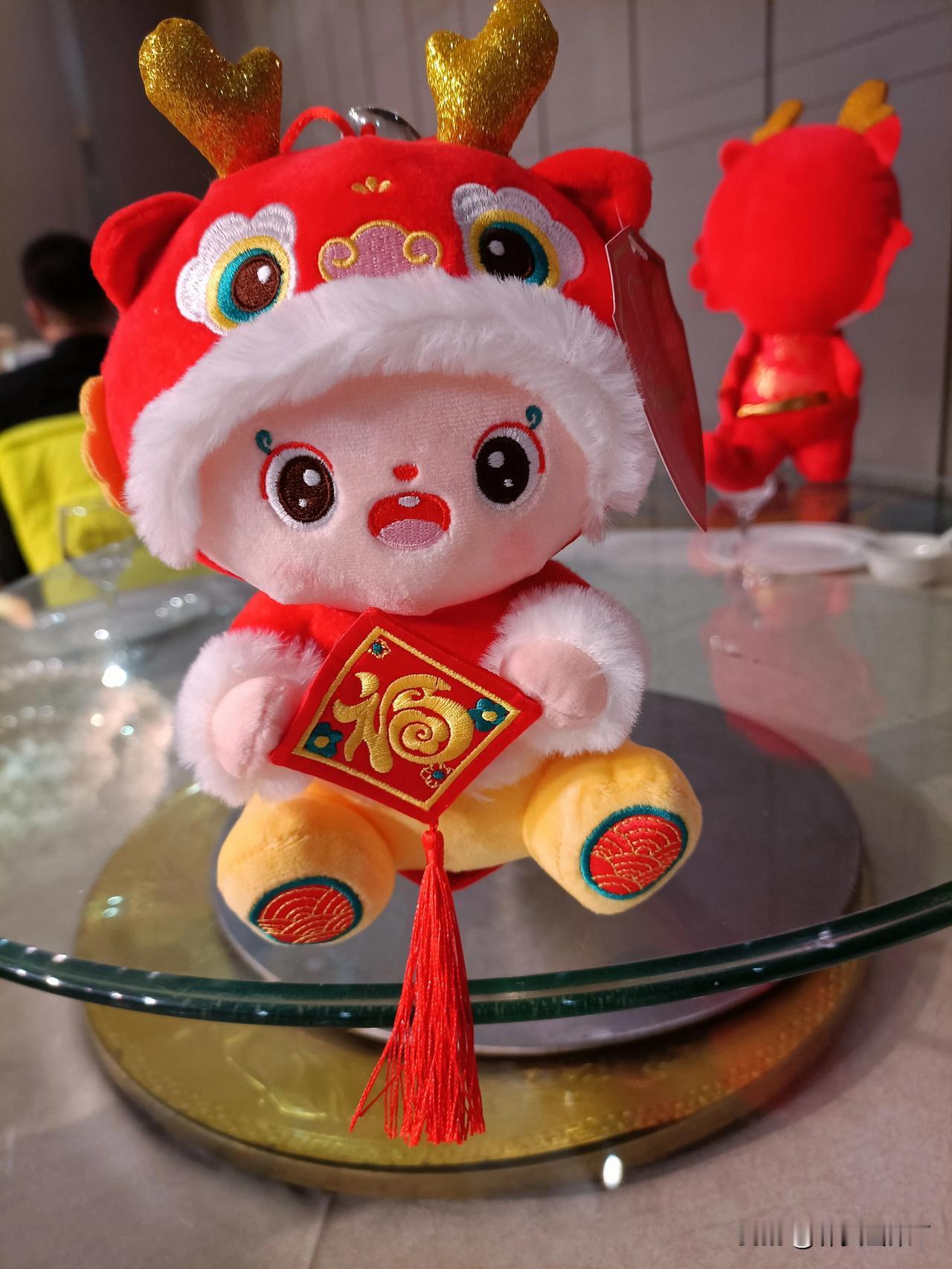 现在过年跟以前真的不一样了，以前大家都是大一包小一裹地七七八八买了一大堆放在家里