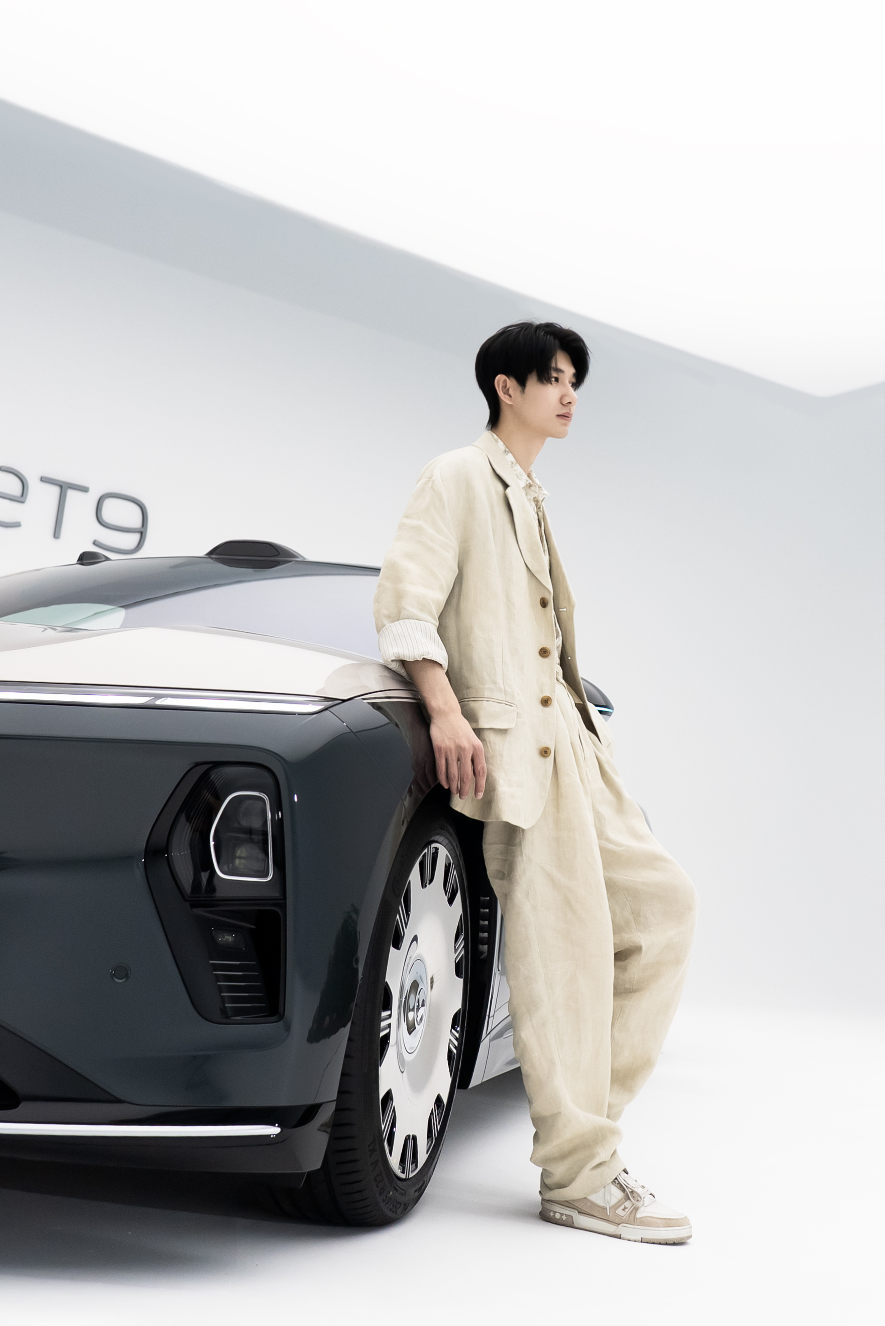 我跟蔚来ET9还挺搭的吧？