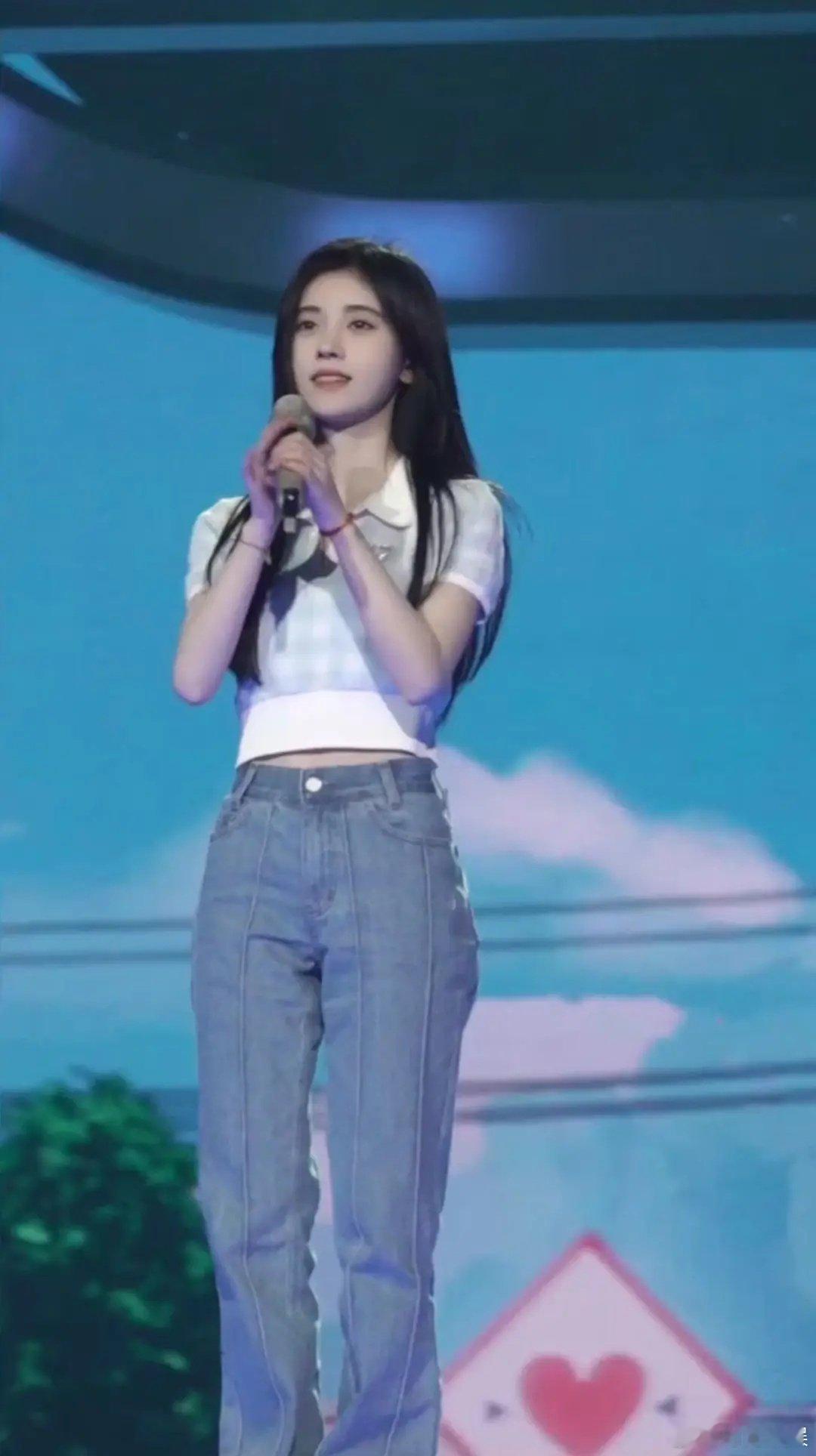 鞠婧祎虽然矮，但是比例好像没有那么糟糕啊 ​​​