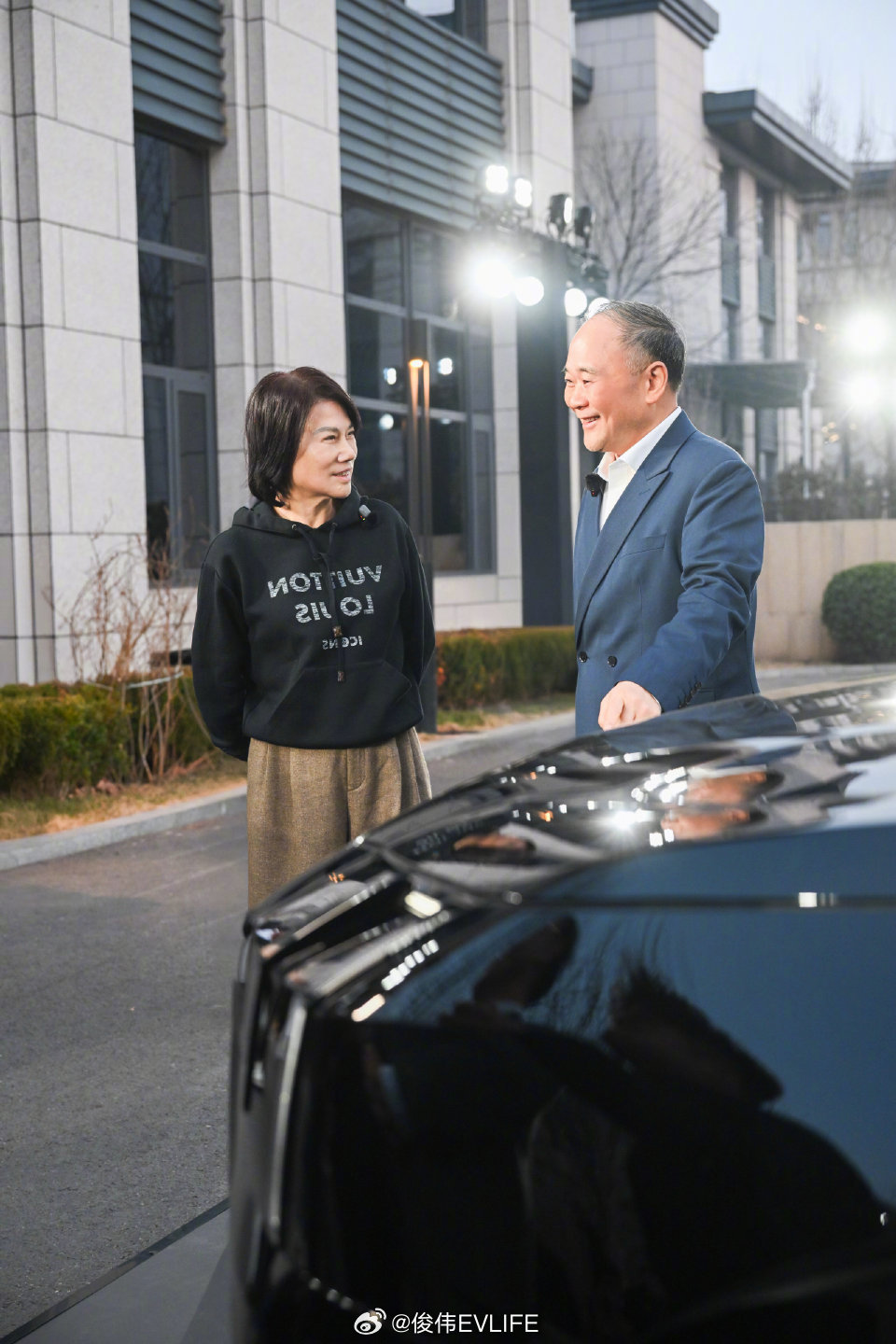 董明珠提车极氪009光辉，李书福亲自交车，这场面本身就说明问题。两位都是制造业的