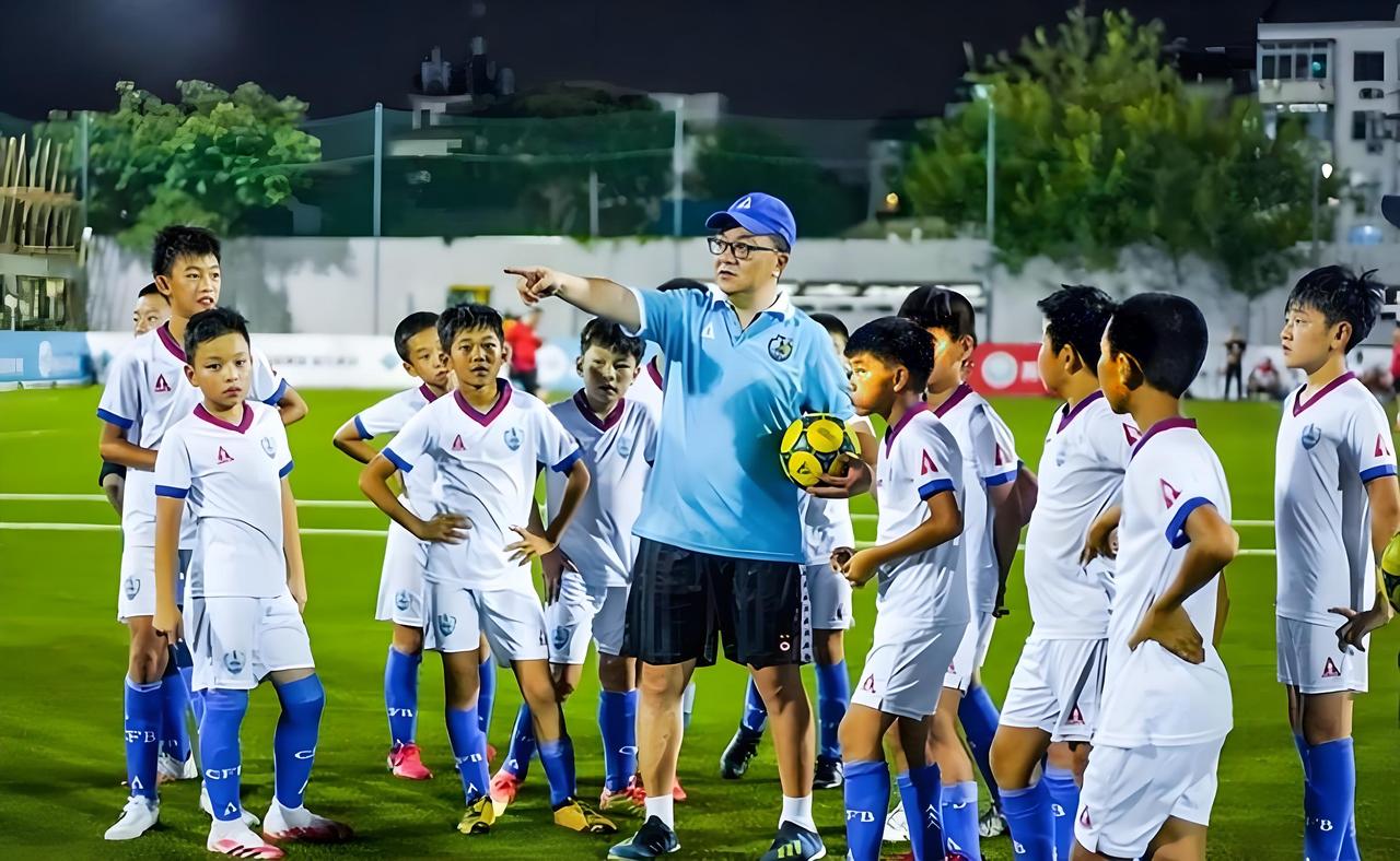 对于董路和足球小将在欧洲取得的成绩，以及中国民间足球青训摸索着前进的探索，中国足