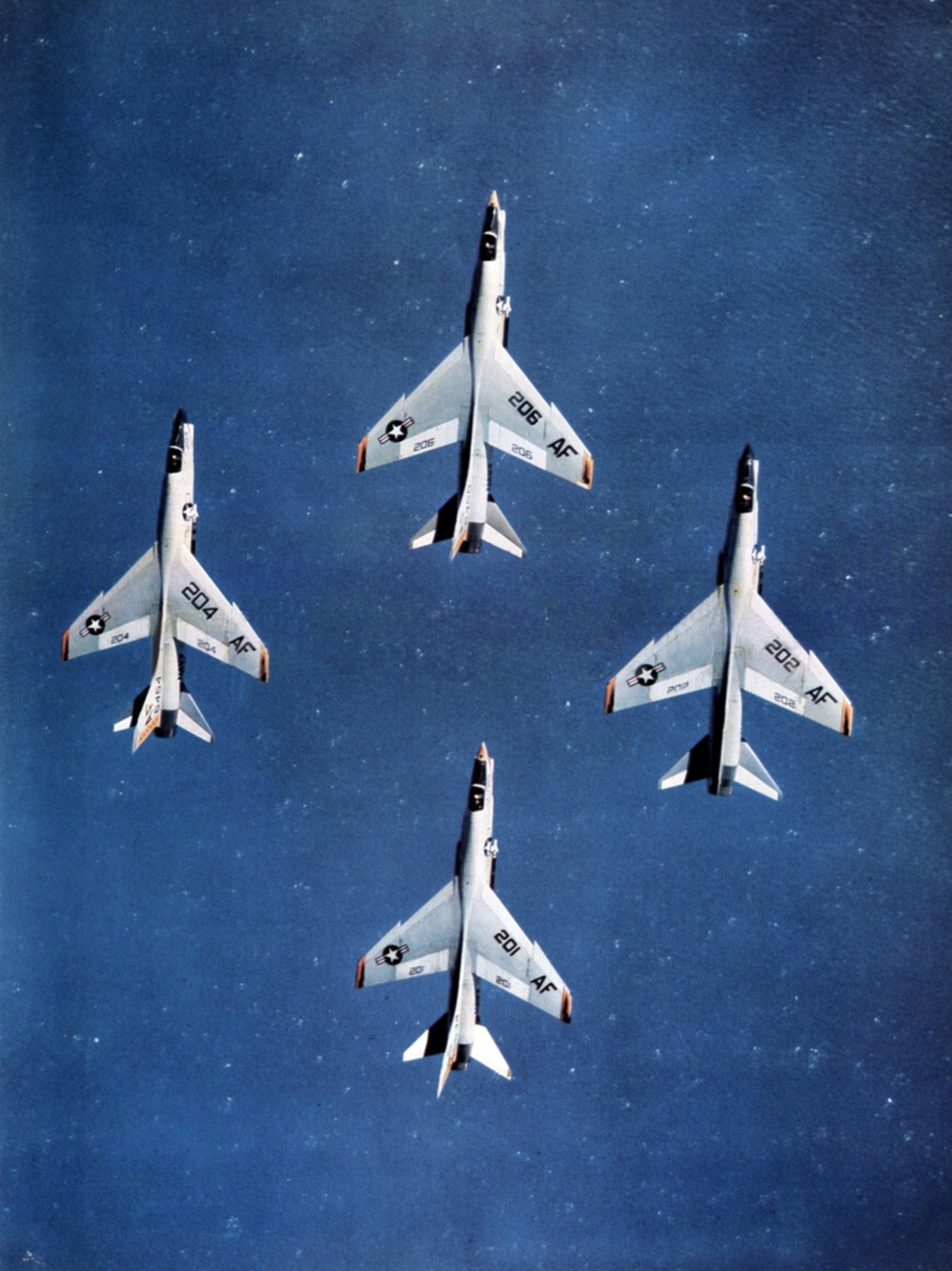 分享圖片：美國錢斯.沃特F8U/F-8“十字軍戰士”艦載戰鬥機 