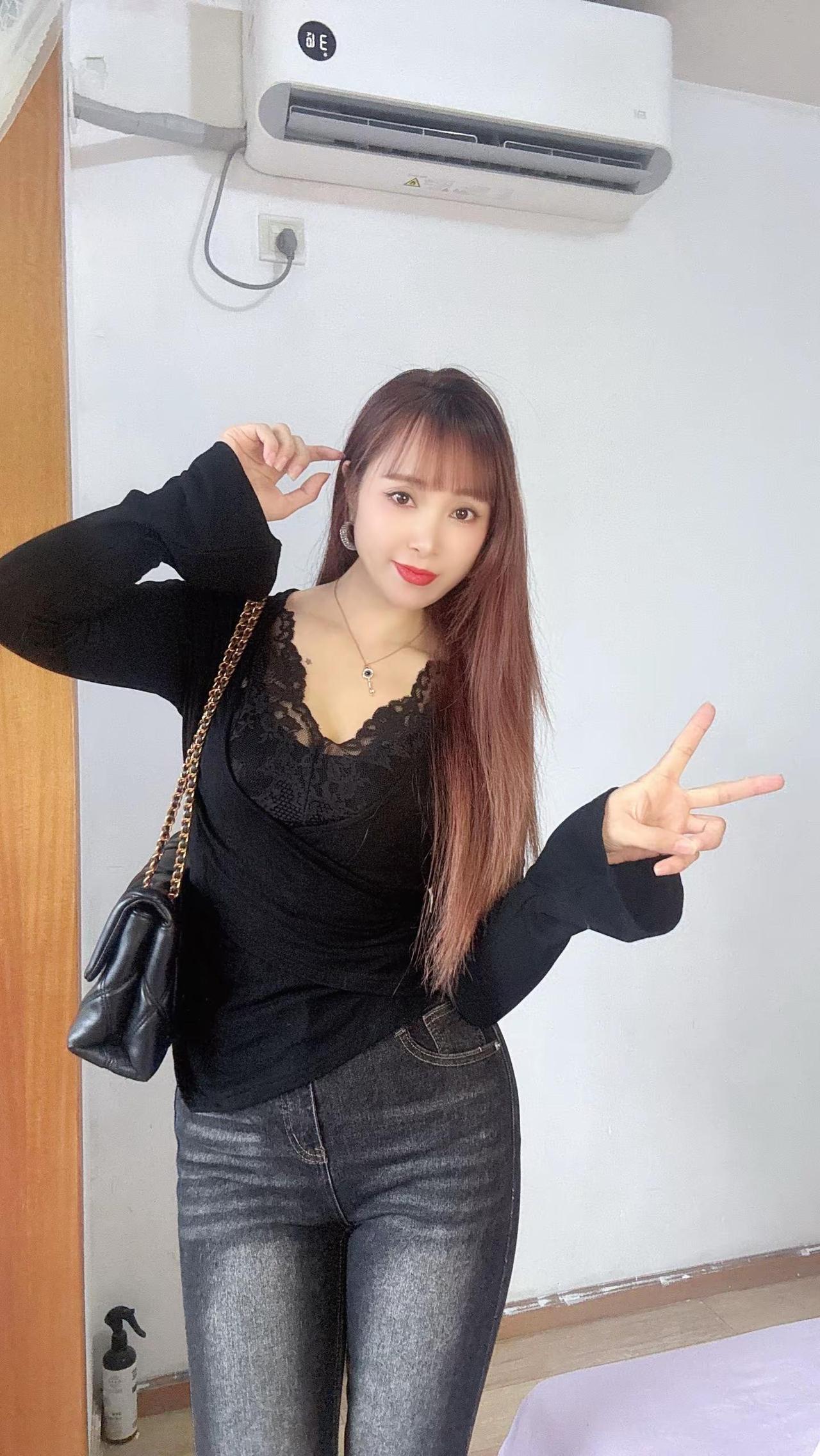 37岁离婚11年，她还是跟20岁的时候一样，没有傍大款的想法，也不出卖灵魂，她可