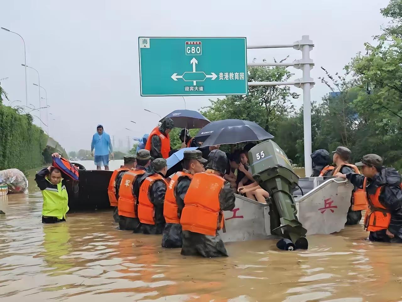 一声“人民子弟兵”，为何让我们热泪盈眶？

我们是谁？人民子弟兵！在党和人民群众