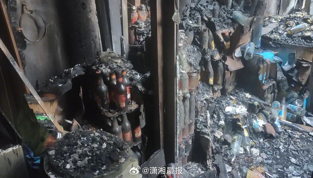 【#太原火灾现场饭桌上还有未动的晚餐#，#太原火灾现场电动车烧得只剩支架#，#太