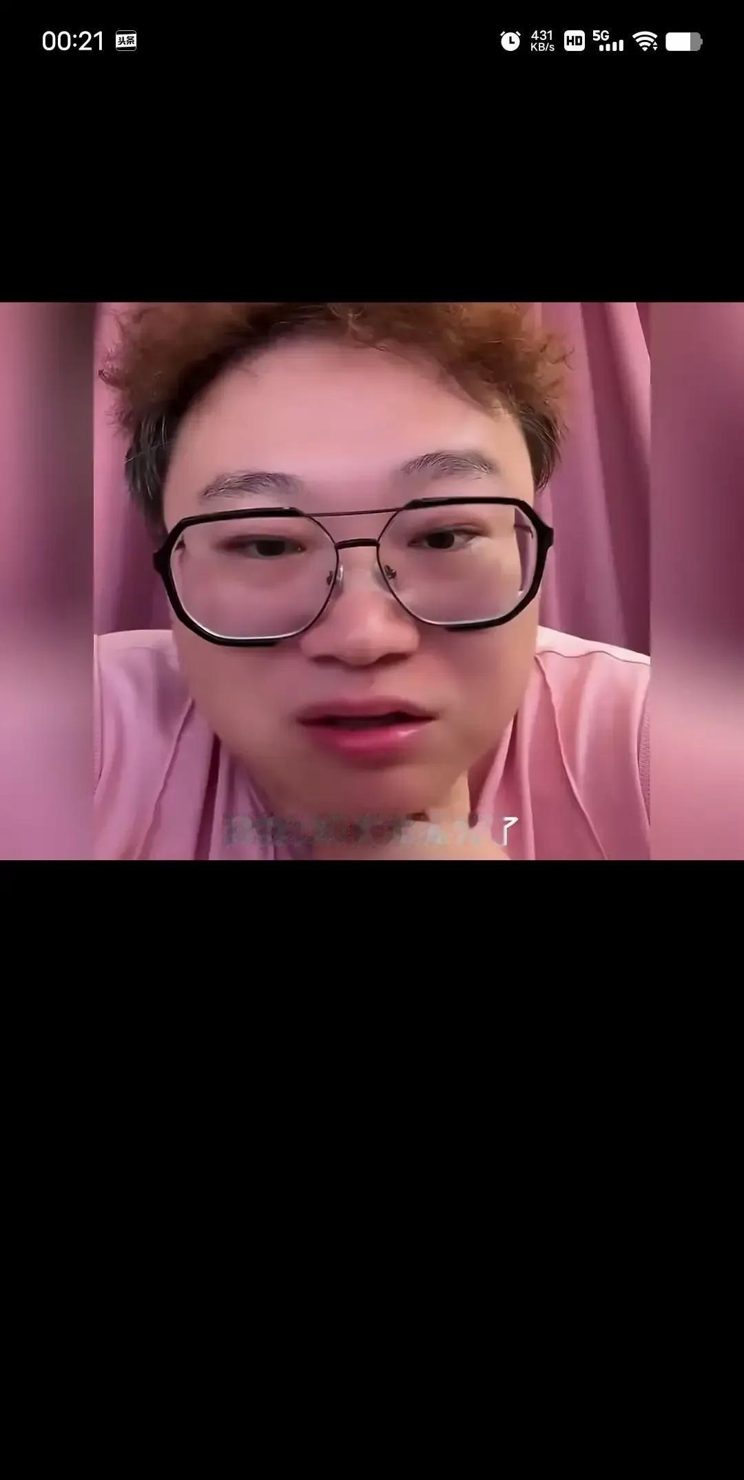 洞洞说要在老家盖四百平两层小楼，六十万起价，装修再砸一百万。
我听完直接摁暂停，