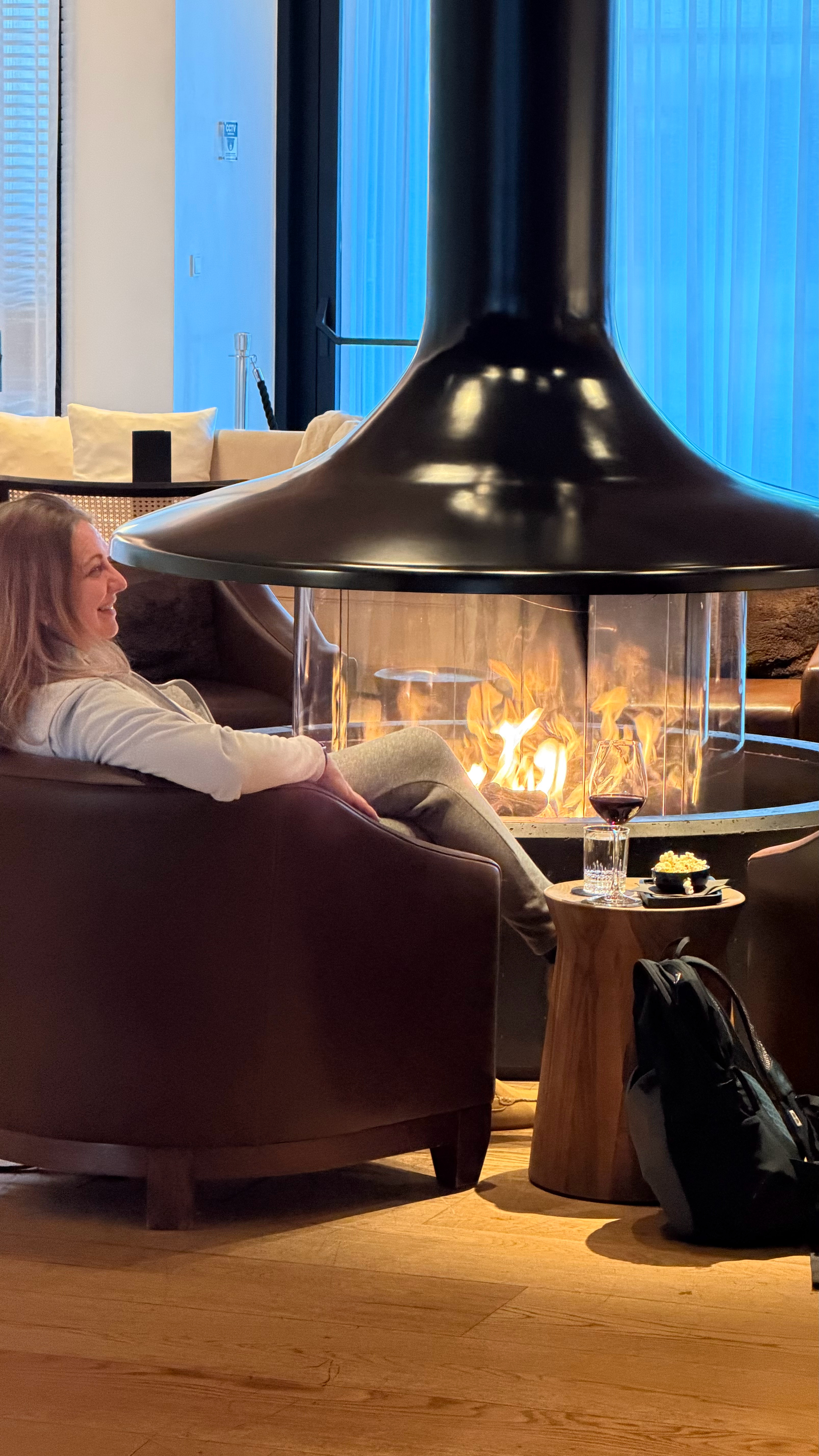 终于在冰岛有舒服点的酒店住了，¥3000+/晚的艾迪逊酒店，房间里终于有一次性拖