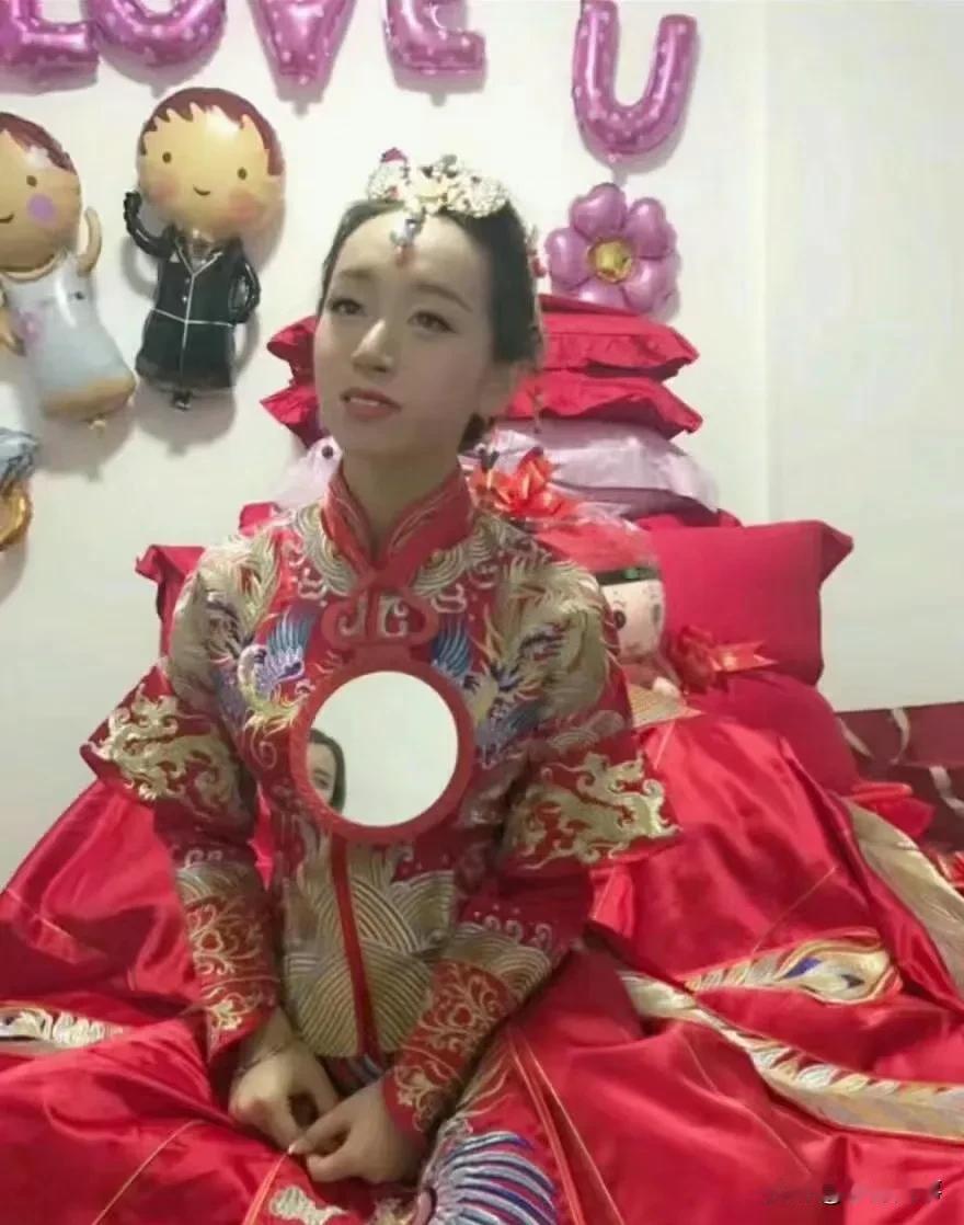 太奇葩，结个婚身上放一堆镜子是什么习俗？