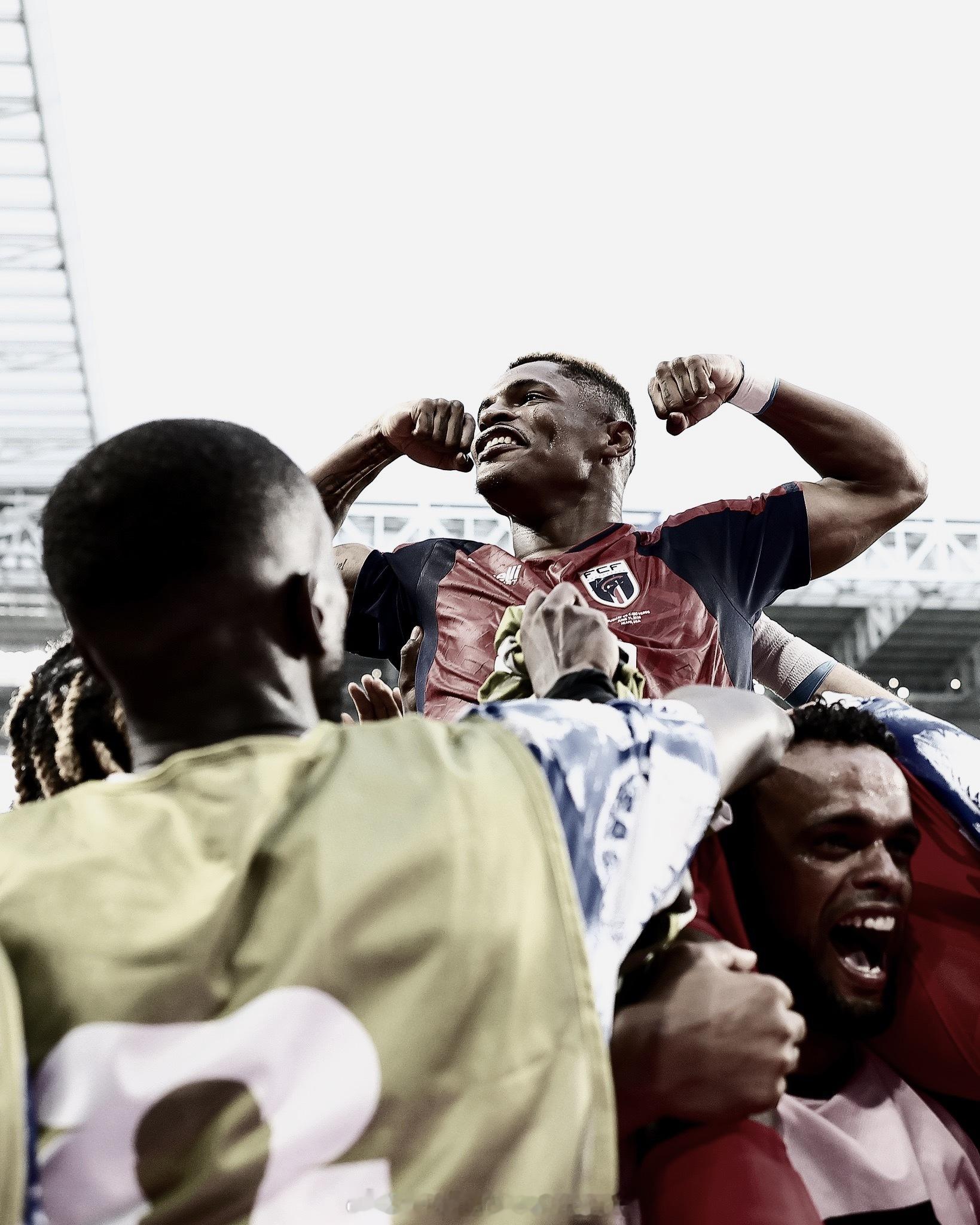 Football Pictures That Go Hard.替补出场，扳平比分