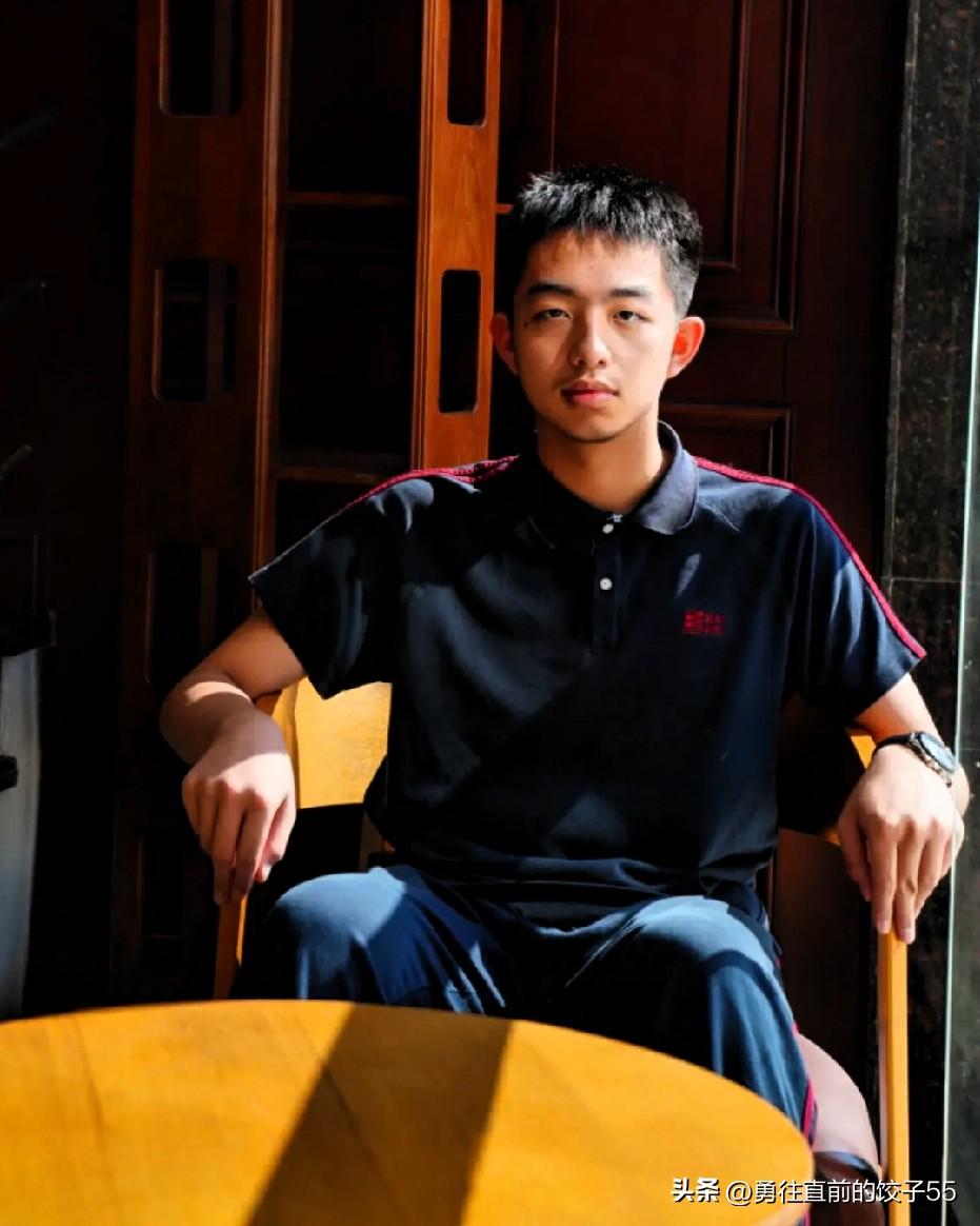 我朋友的弟弟和徐可是校友，以后有机会碰面可以问问徐可的，没准能知道不一样的徐可。