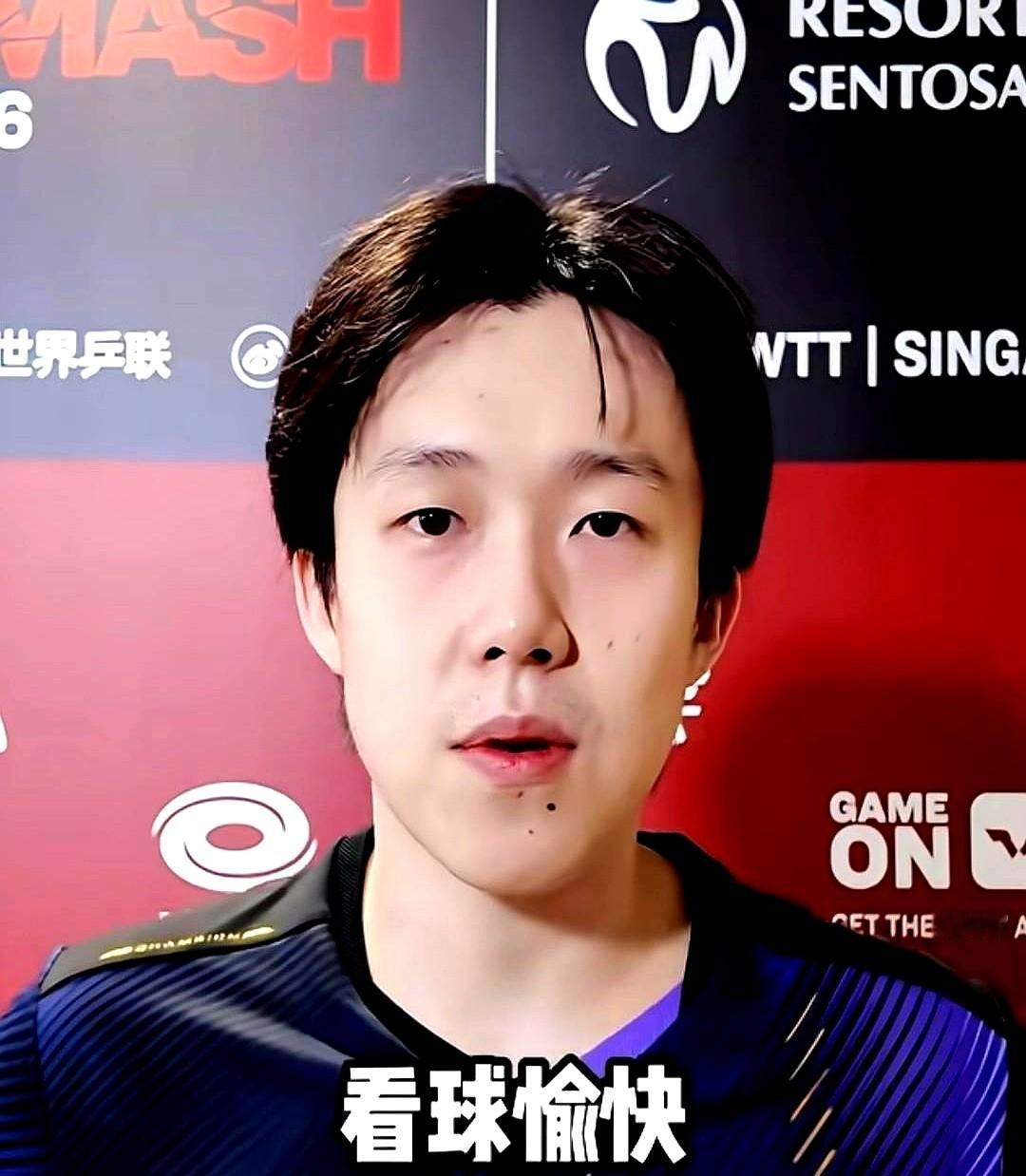 王楚钦赛后采访，没聊比赛，开口第一句竟是：“我大年三十，跟家里人一起过的。”这话