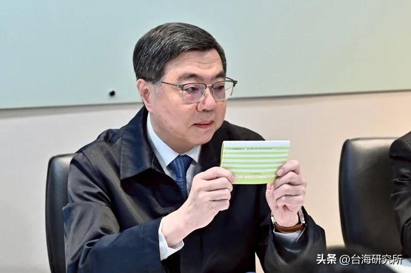 完了，惹怒日本主子了

卓荣泰，台湾行政部门负责人
前几天去趟日本“看球”
原来