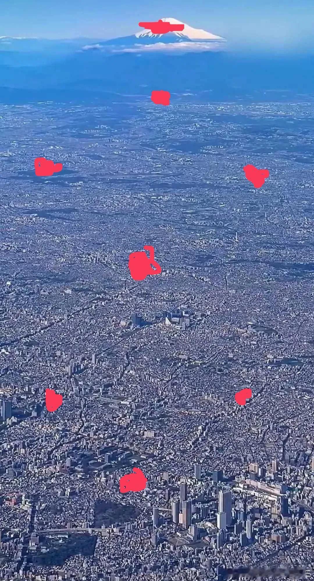 隔壁邻居高空俯视全貌图
看到这个你的第一想法会是啥 [抠鼻]
.