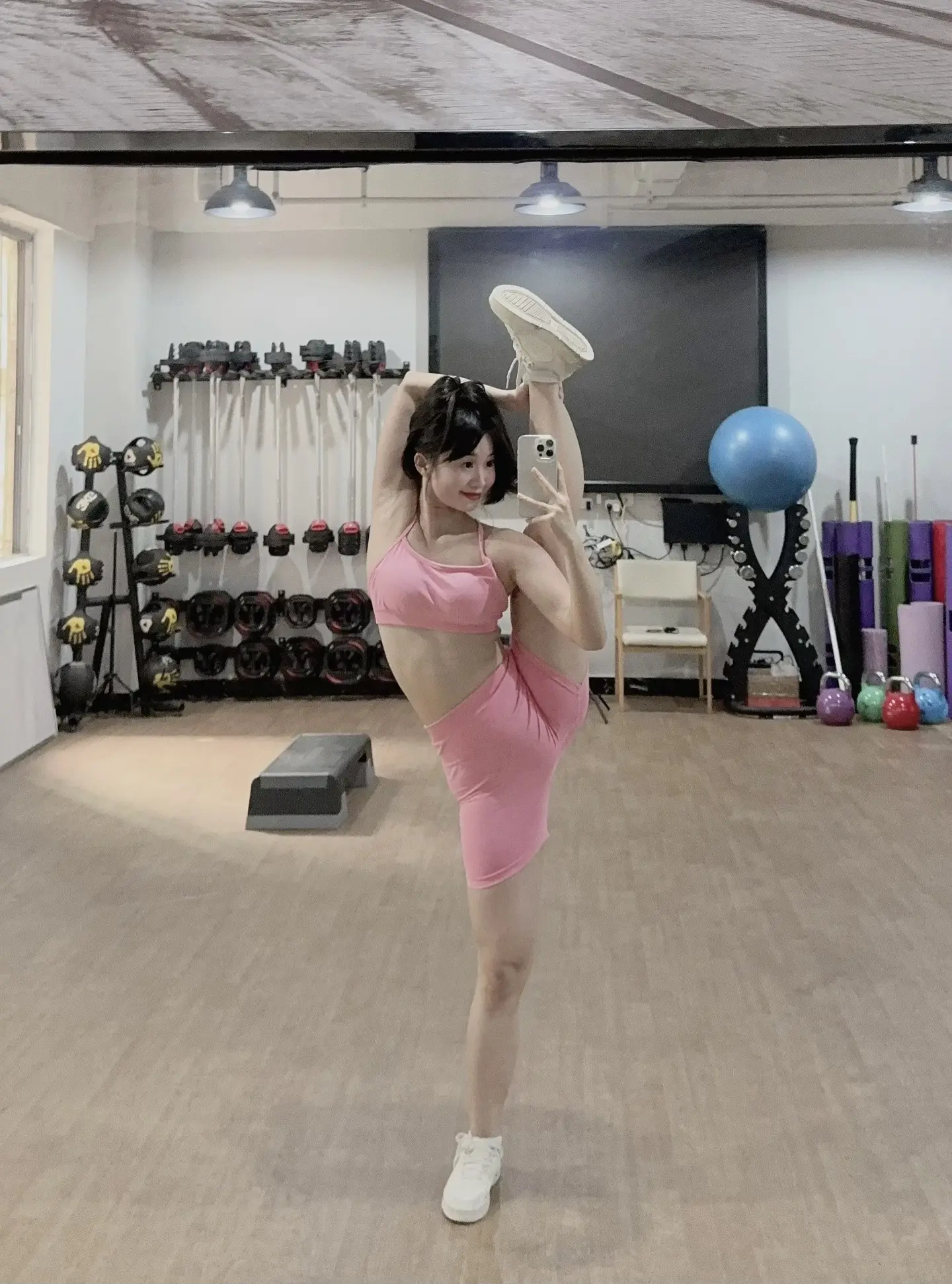 健身女孩多巴胺运动日常 健身拍照两不误