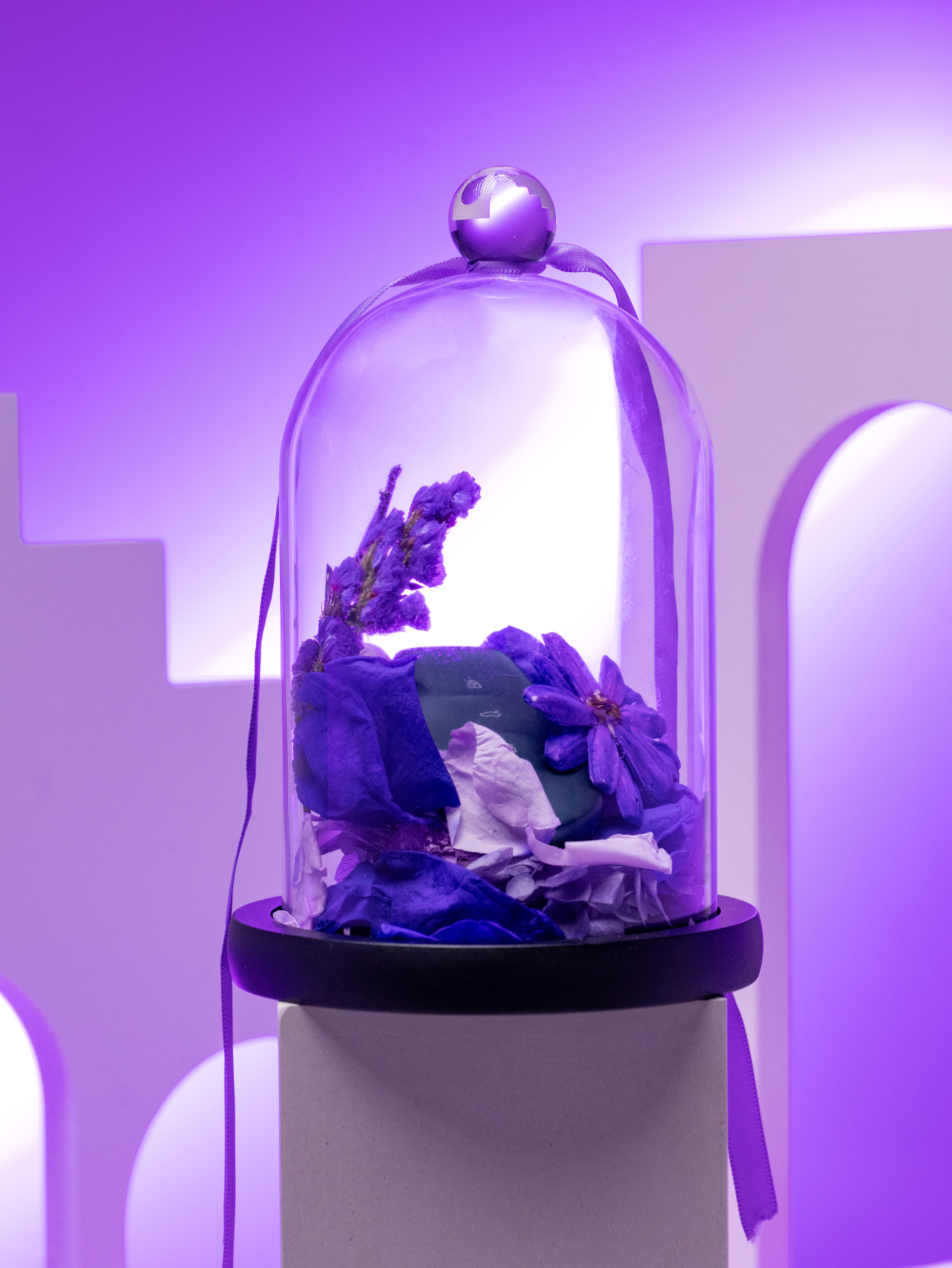 从长沙带回来的日产N6首批交付车主钥匙，虽然有些北京太冷花有点蔫了，但依旧很好看