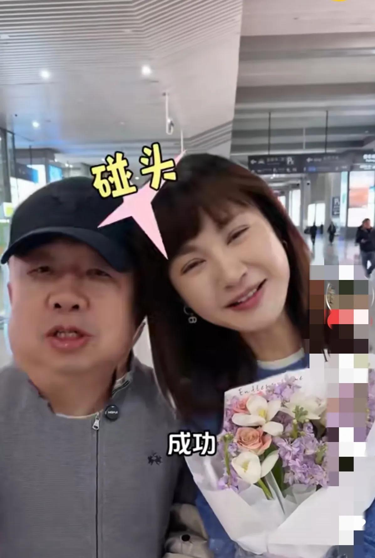 杨雪长得那么漂亮，她老公外貌配不上她，还没她个子高。
大部分漂亮的女人找的老公长