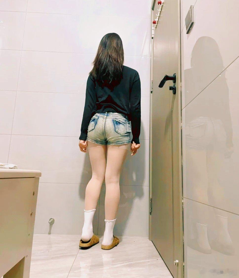 罚她面壁思过 ​​​