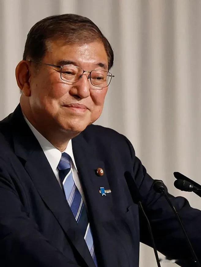 日本新首相石破茂直言：

美国实力下降，想在美建立日本基地！

中国网友，对此你