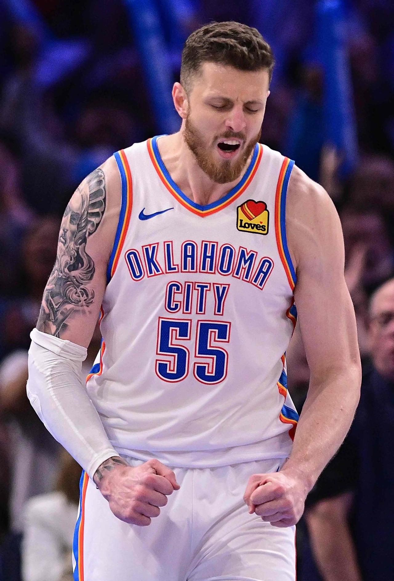 33分19篮板！哈尔滕施泰因牛啊！

与之相比，周琦真是地比天，差的太多了！现在