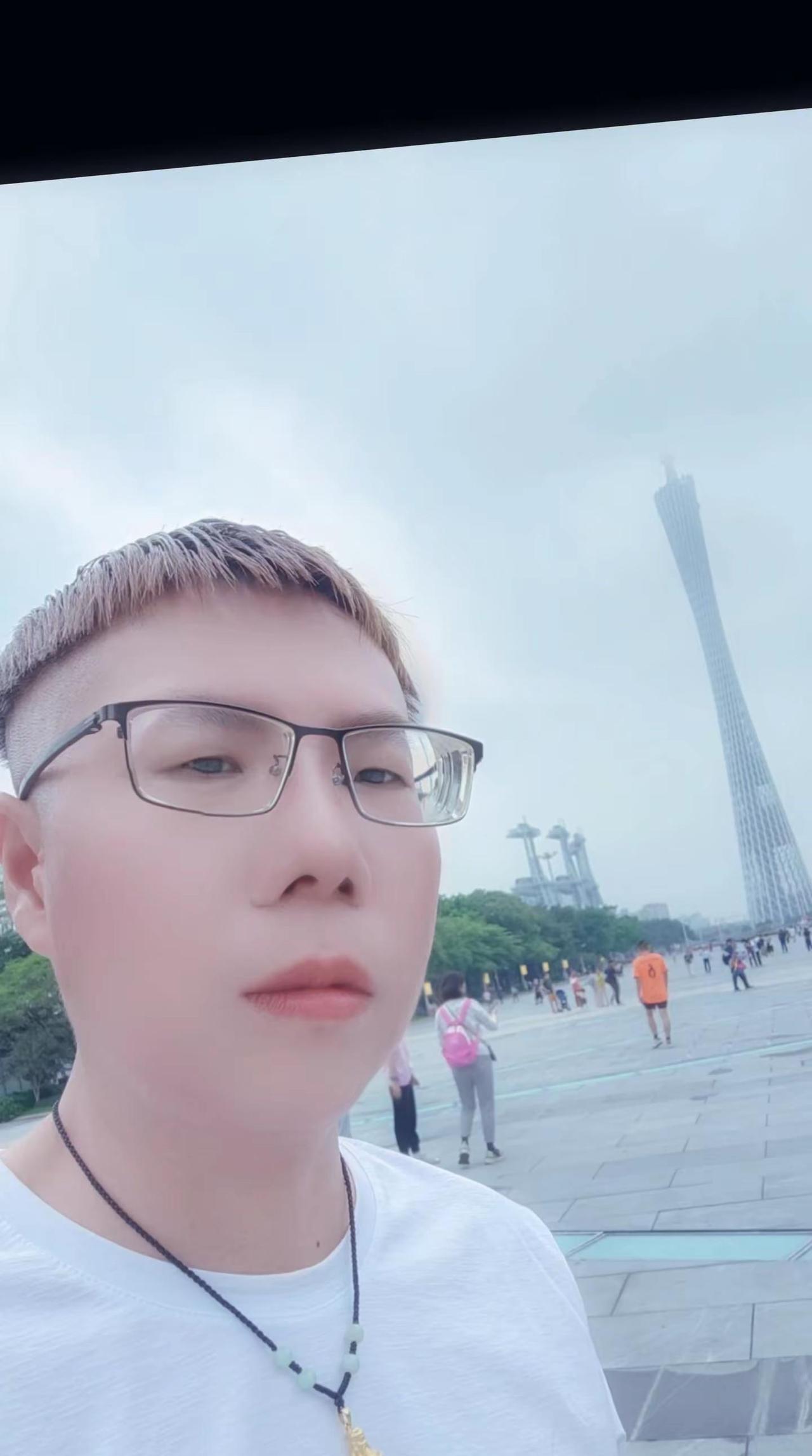  回首在东莞的日子，没有轰轰烈烈，只有点点滴滴的踏实与欢喜。这里的风、路边的景、