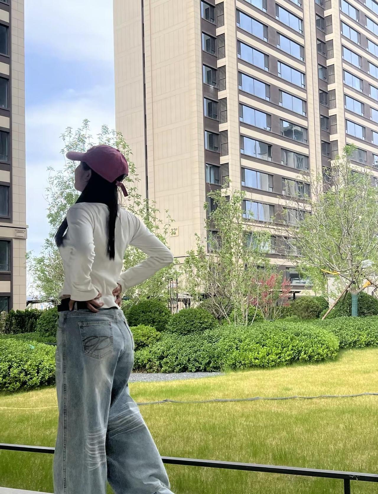 被偷拍的样子还挺可爱 原相机拍摄还原最真实的你 悠闲一刻 强身健体增强免疫力