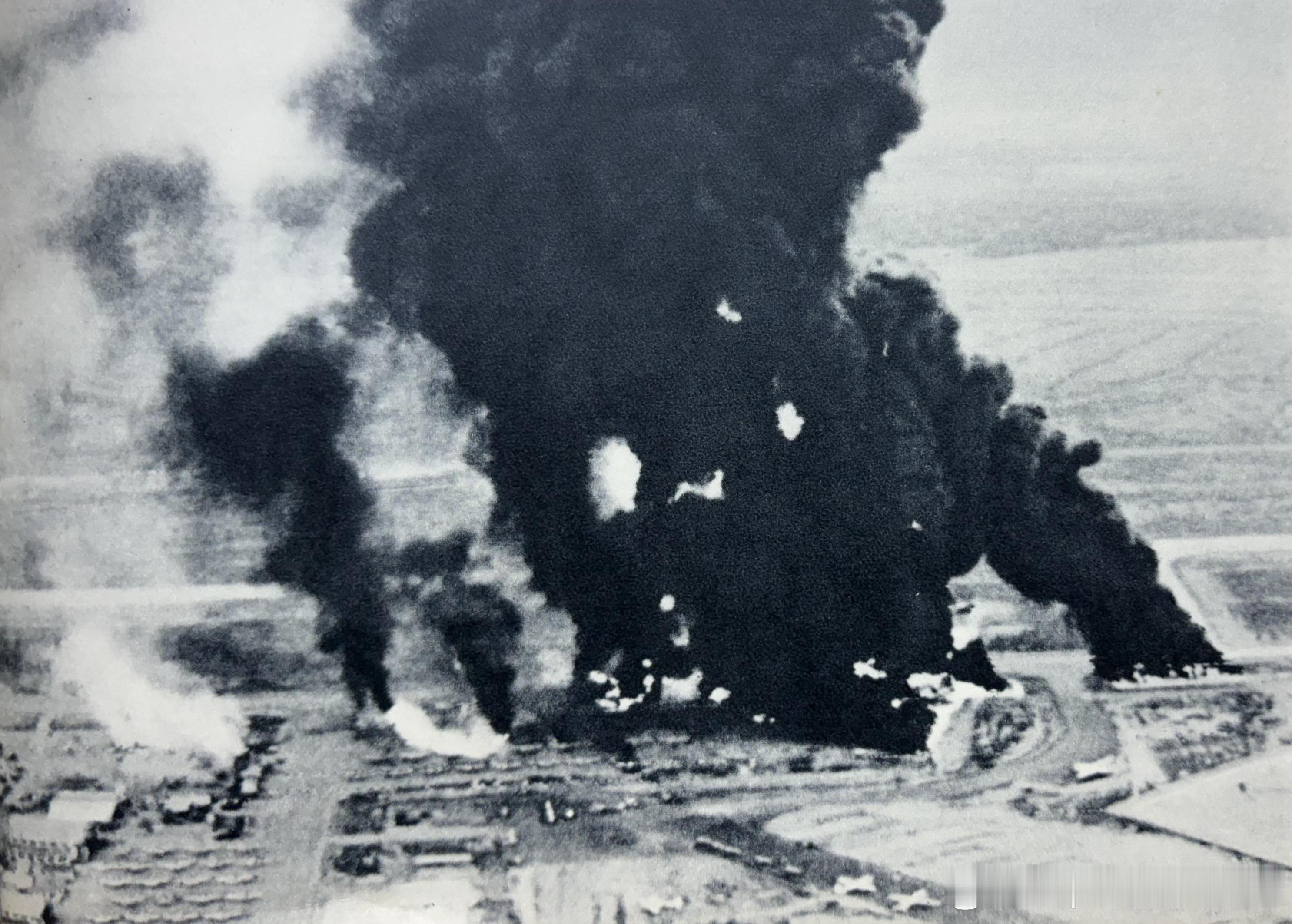 1965年5月16日越南特工袭击边和基地，炸毁炸伤飞机149架，炸死炸伤美军35