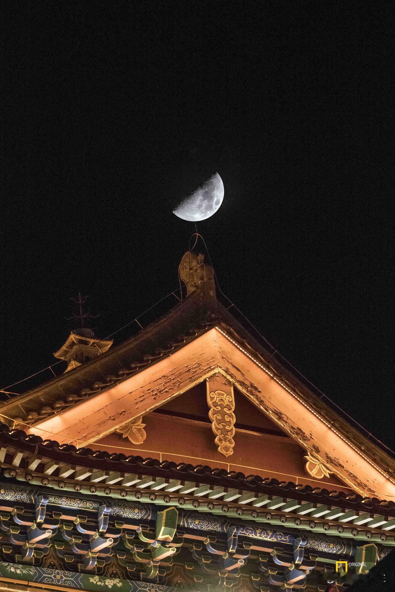 月色倾泻，楼影绰约，这一刻，忻州古城是懂浪漫的。
原创作品.禁止盗图