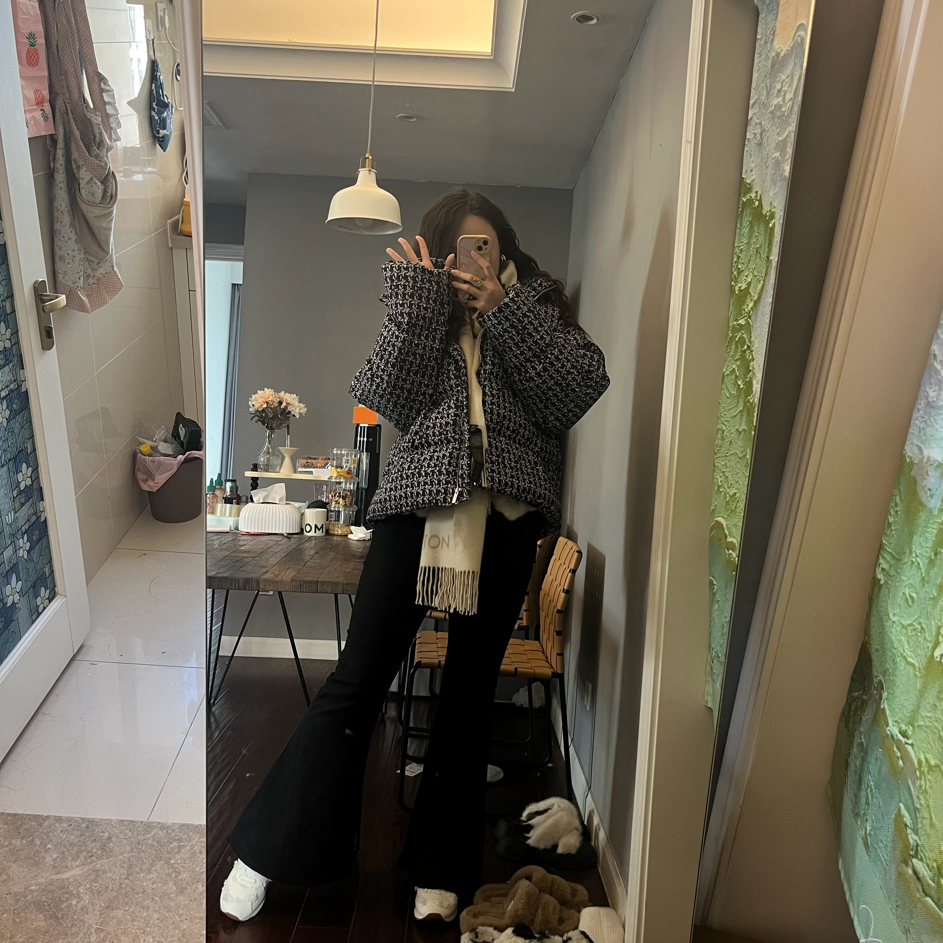 周五出发之前拍的新的羽绒服到货之前它们会一直焊在我身上[鲜花] ​​​