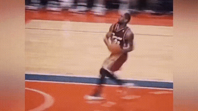 NBA在扣篮大赛中，詹姆斯的这一扣篮动作能打几分？ ​​​