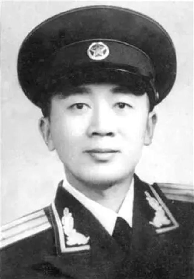 1942年，一日伪师长让手下给我方师长粟裕送烟。粟裕误以为是敌人想要和他套关系，