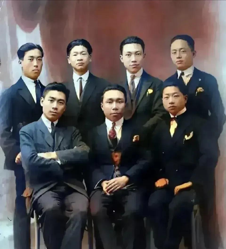 不愧是人人心中的周总理，太帅了！你认出来是哪一位了吗？#娱乐# #明星#