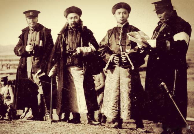 1826年夏天，张格尔带着上万人的队伍，一头扎进了南疆。和阗、叶尔羌、英吉沙尔接