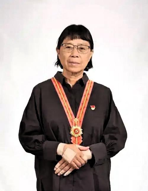 张桂梅交权了 华坪女高新教学楼明年3月投用。这位黑龙江来的犟脾气老太太 2008