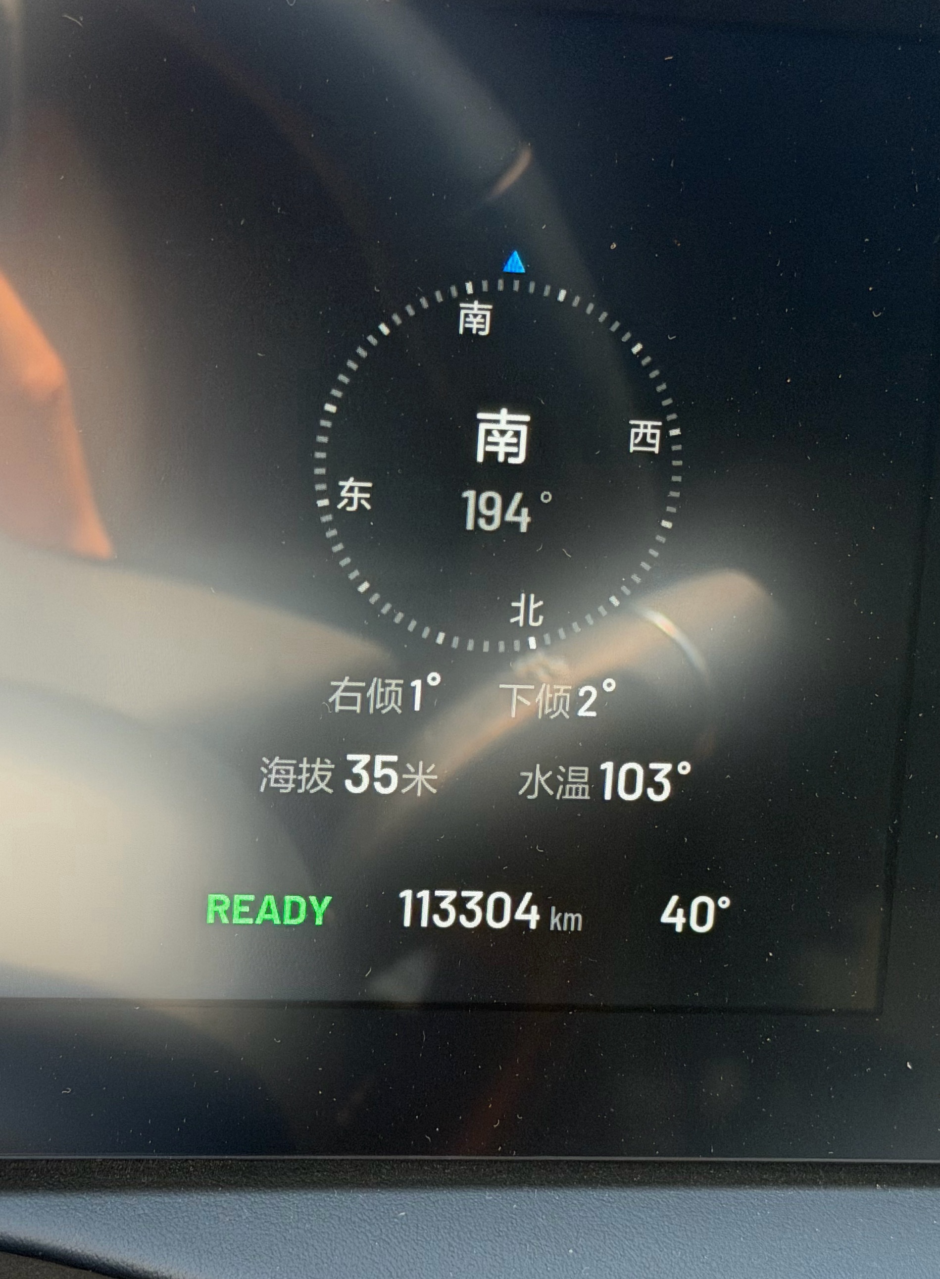 今天开高速车子油耗特别高。一看水温100多度，这正常吗？之前水温大概80左右，是