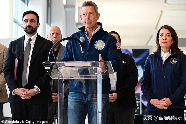 加拿大航空公司一客机在纽约拉瓜迪亚机场与消防车相撞，事故导致机长和副机长死亡。