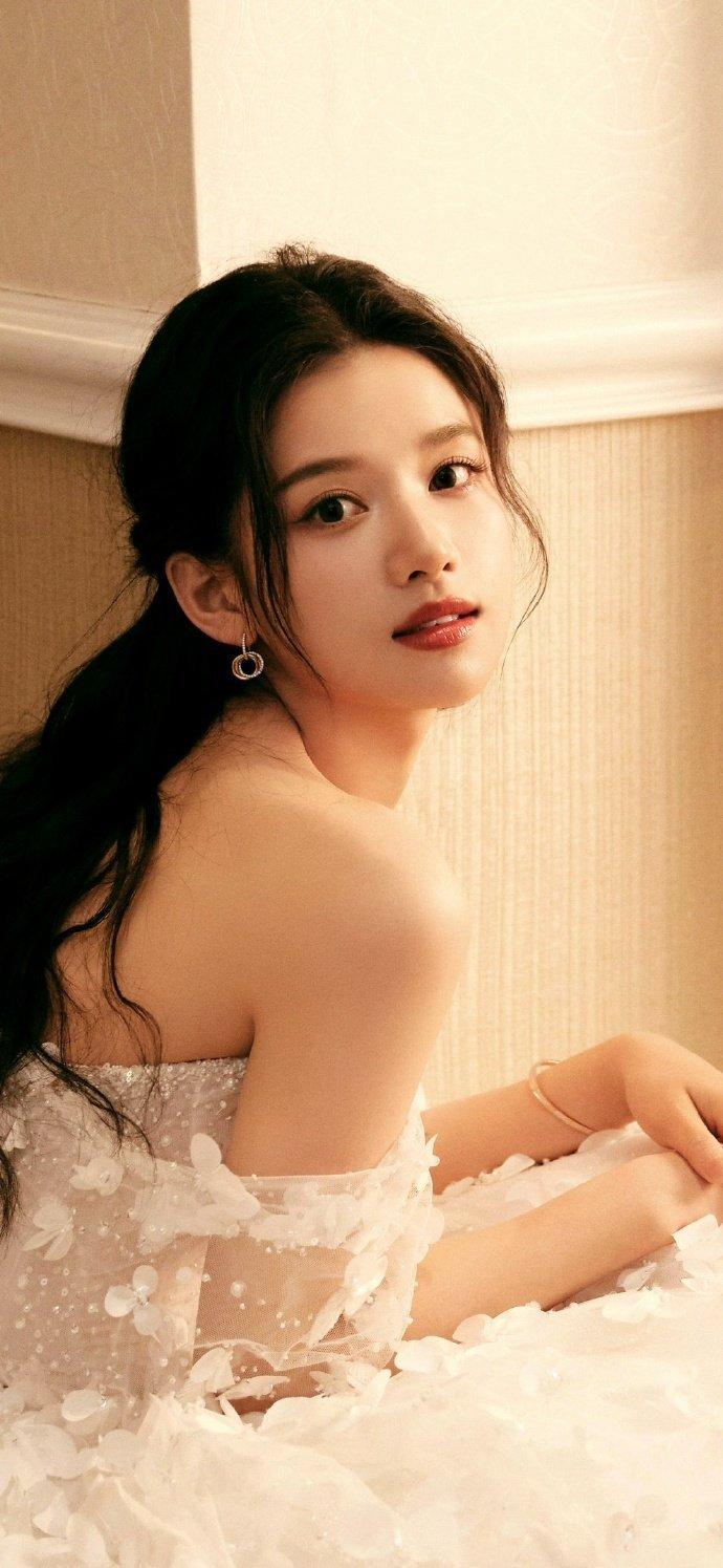 张婧仪，梦幻白纱美人 张婧仪
