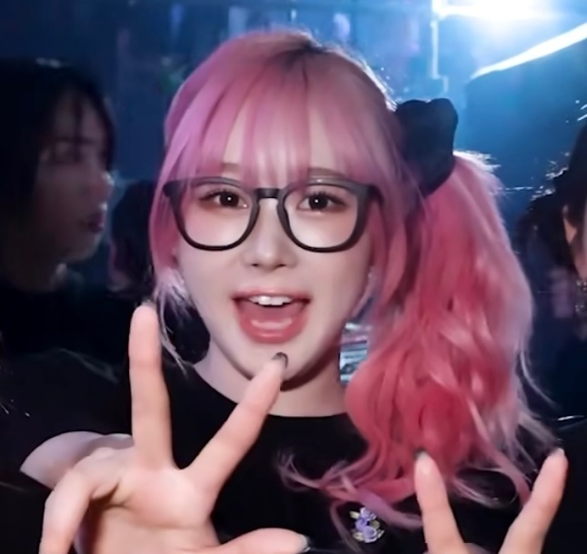 【giselle】请支持这个眼镜👓girl  mma红毯