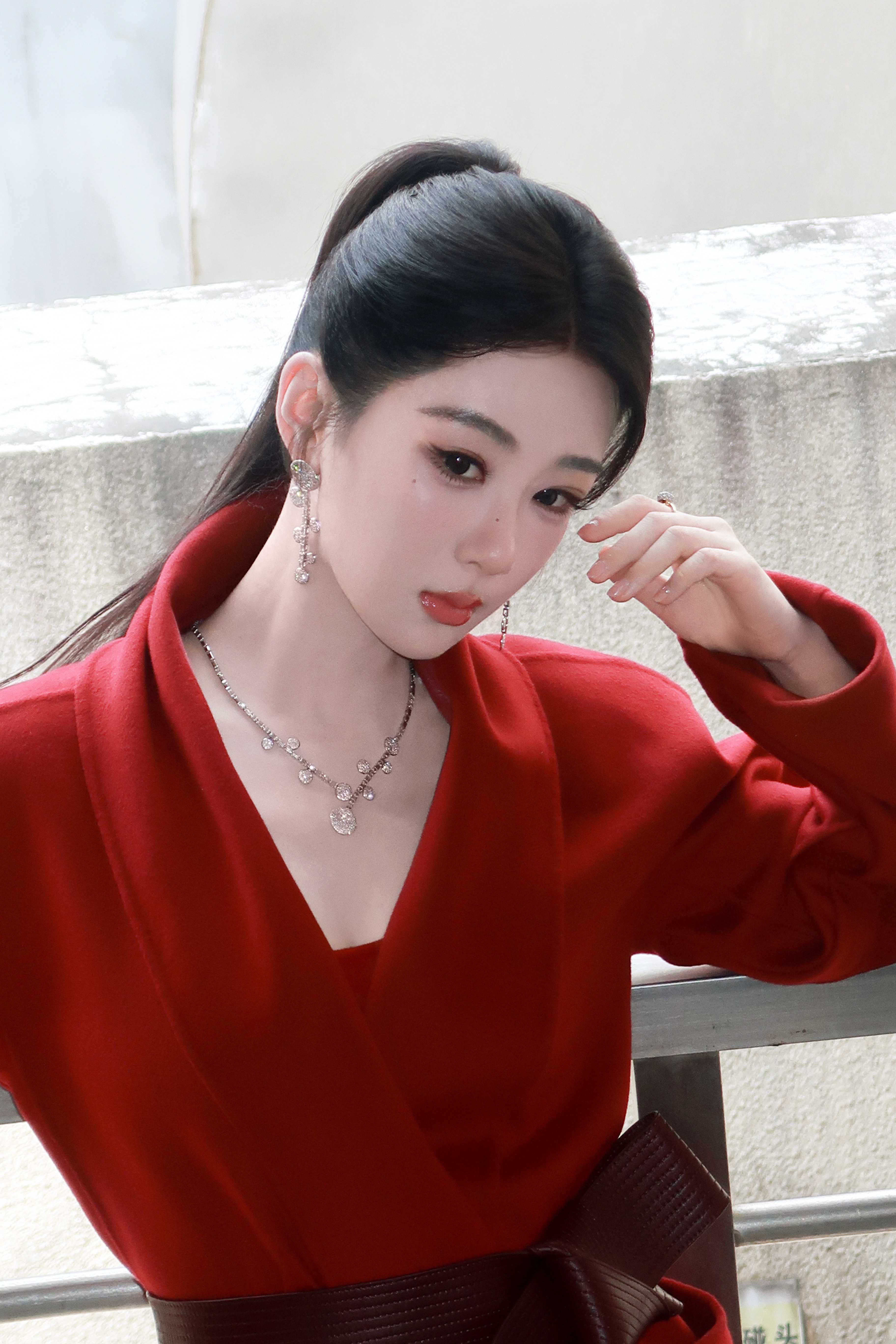 杨紫工作室 妆造[流鼻血]杨紫 [流鼻血]快看杨紫工作室发的新图 红裙高马尾的杨