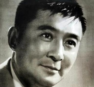 1945年，被关押5年的巨星赵丹出狱，他直奔回家和妻子团聚，却撞见妻子挺着大肚子