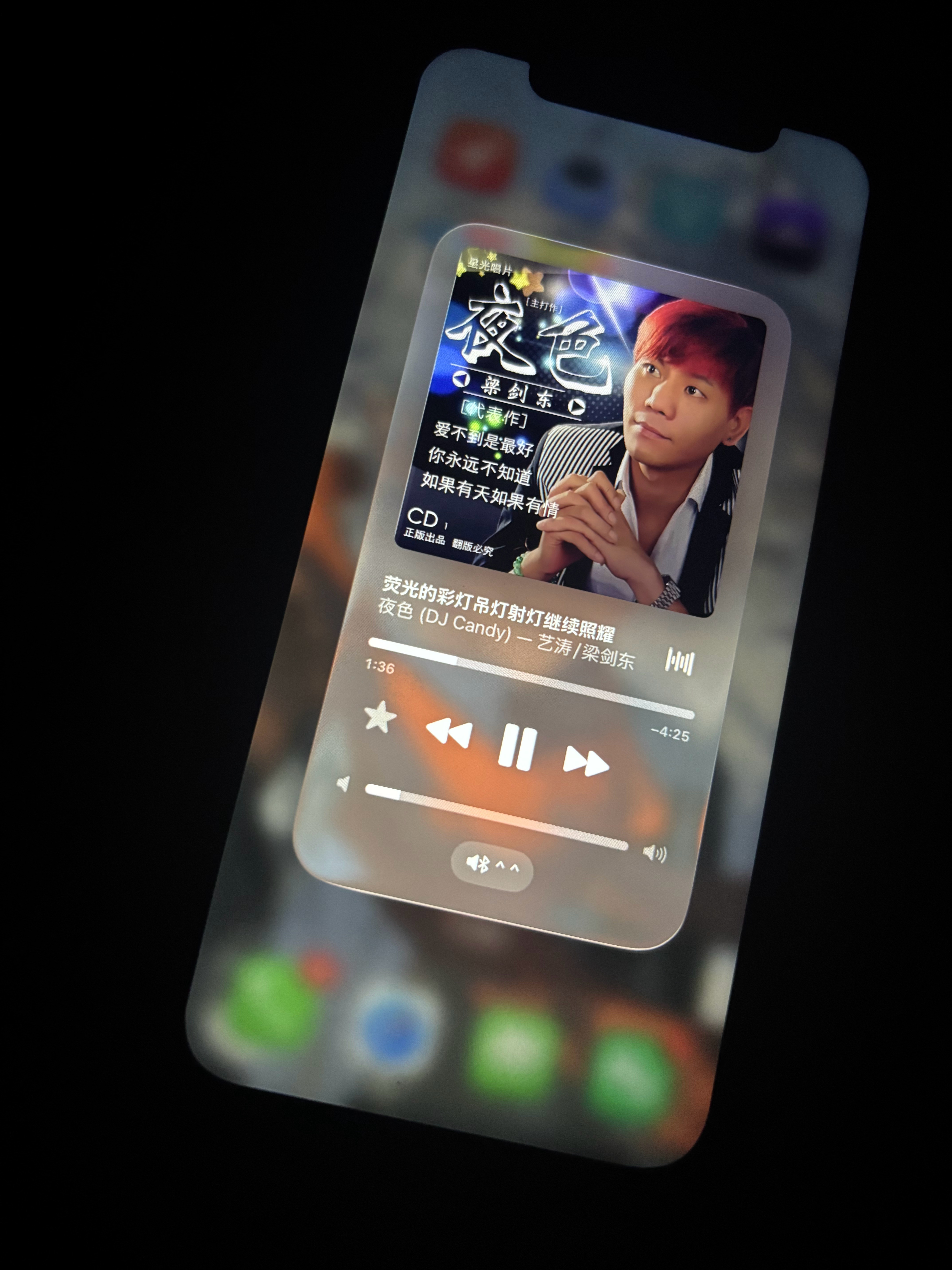 本来困得不行打算听完最后一首歌就睡觉了，结果随机播放到了我的嘉豪鸡块进行曲，又清