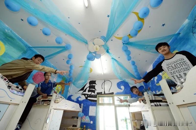 种族歧视广泛存在于大学校园里面。奖学金，宿舍，还有学伴，这些都是严重歧视中国学生