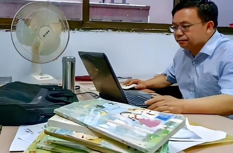2006年，一场作业“改错”风波让身为老师的彭帮怀久久不能平静！教材中的多处错误