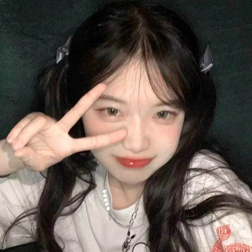 甜美俏皮，红唇少女，萌翻你的心！红唇美人照 红唇美少女 红衣微笑少女 红唇写真 