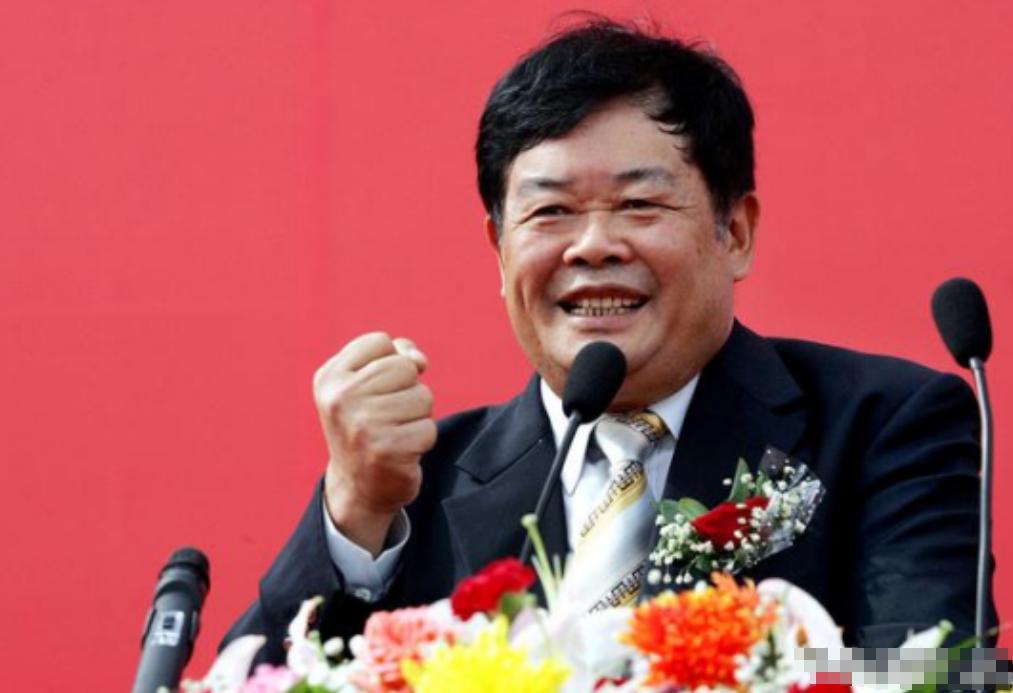 2015年，曹德旺拿出100万给一个小女孩换肾，可谁知，小女孩治愈后，却给曹德旺