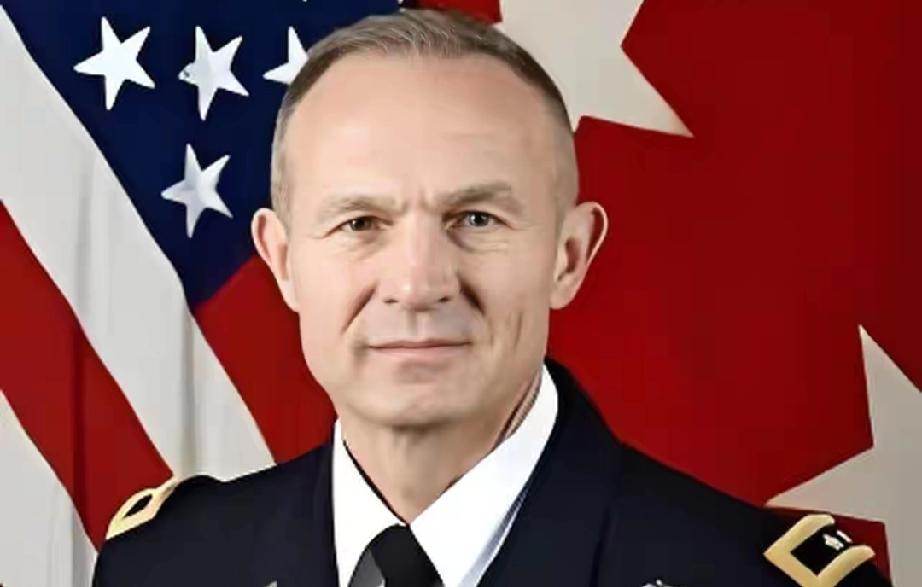 宣布辞职一小时后，美国陆军参谋长说：“一个疯子将带领伟大的美国军队走向毁灭。”