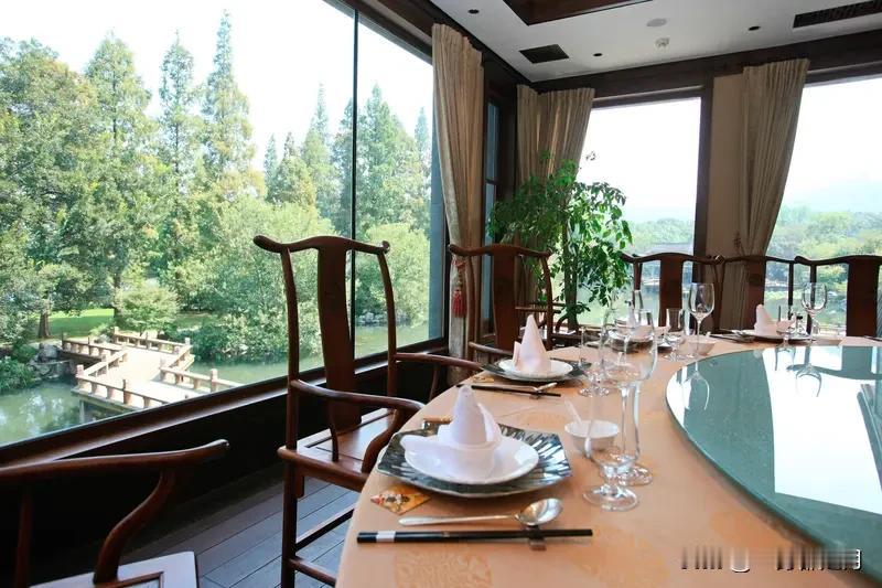 餐馆老板骚扰女顾客
12月29日，女子到杭州旅游
在一家餐馆吃饭时被老板骚扰
在