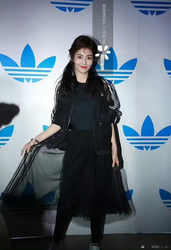 对于白鹿的时尚表现力已经无话可说了，女明星怎么能土到这种地步