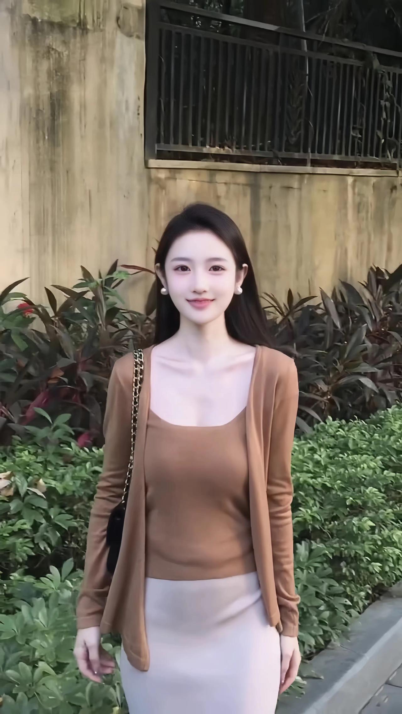 生活是一枚玫瑰，美丽与刺痛并存。