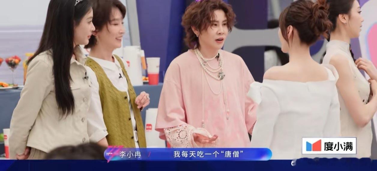 姐姐这状态，说每天吃唐僧肉真的可信！自律又美丽，是我们的榜样。李小冉每天吃个唐僧