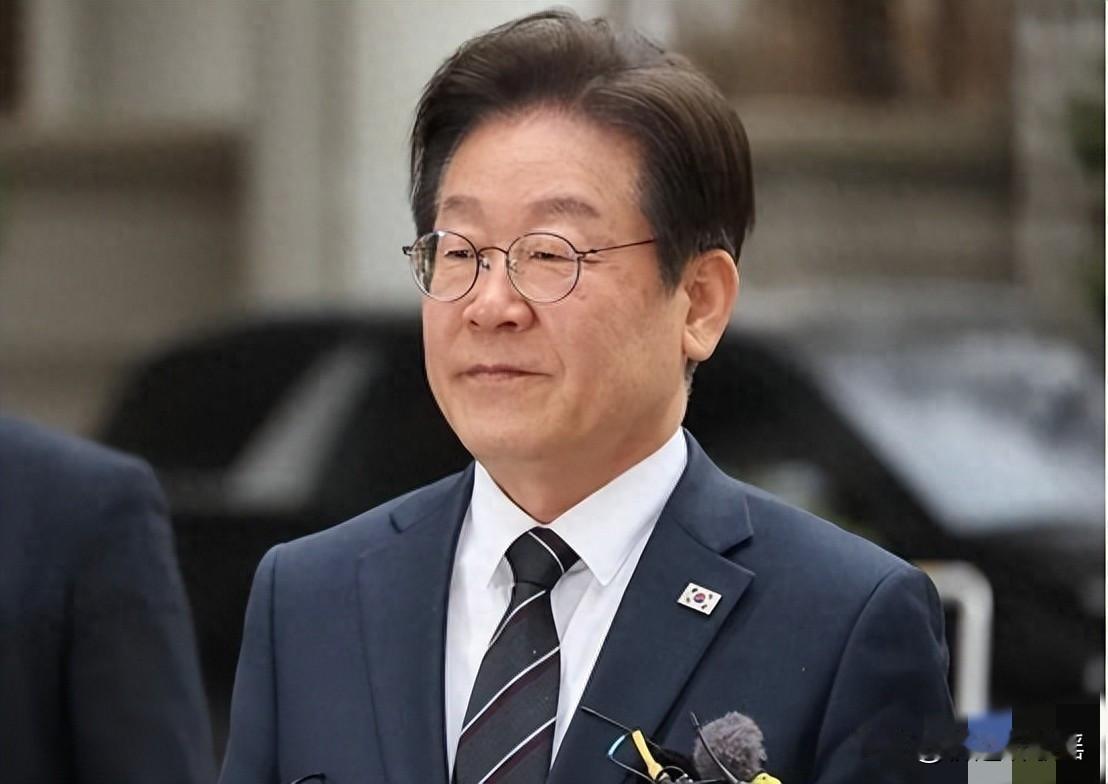 李在明还是心软了！
4月28日，韩国前总统夫人金建希二审结果出来了，有期徒刑4年